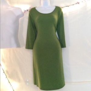 Zenana Premium Women’s long dress. Size med . Green